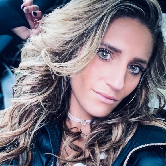 Meet your Posher, Julie - Picture 2 of 2